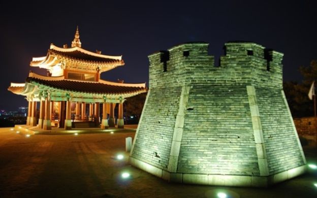 Korean Folk Village & Suwon Hwaseong Fortress with Hotel 